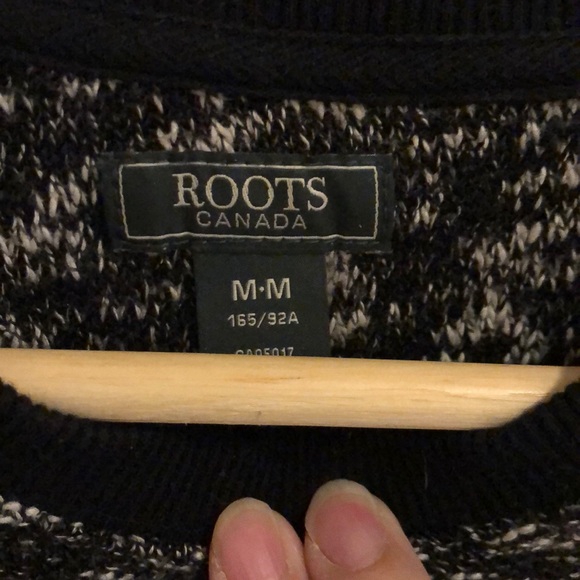 Roots Canada size M sweater - Picture 2 of 5